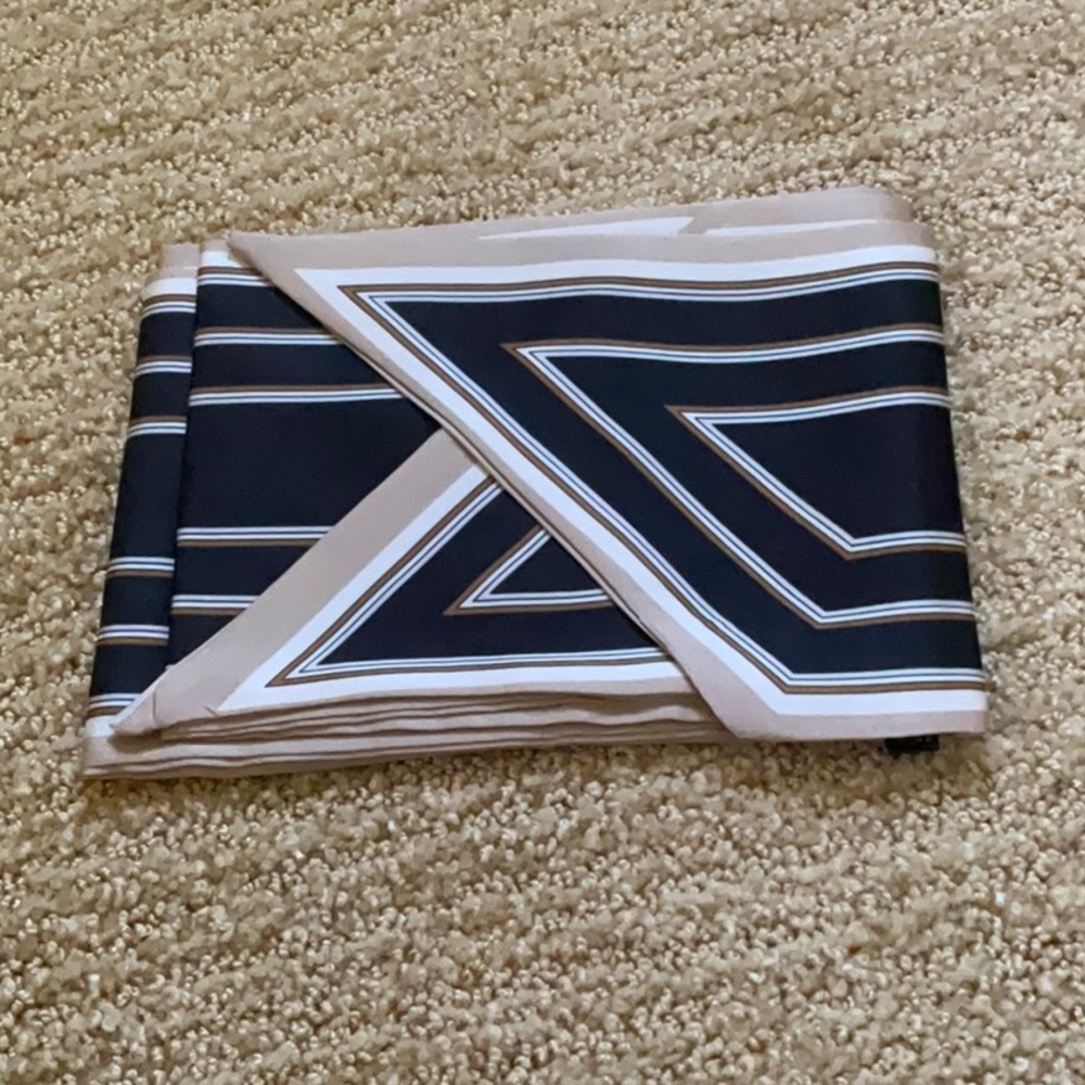 NEW Pair of Twillys Scarves NIB